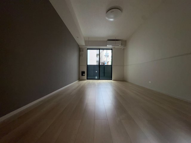 狛江市東和泉１丁目のアパートの居間・リビング