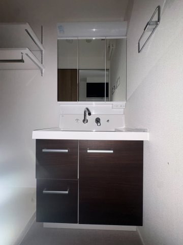 狛江市東和泉１丁目のアパートの洗面所