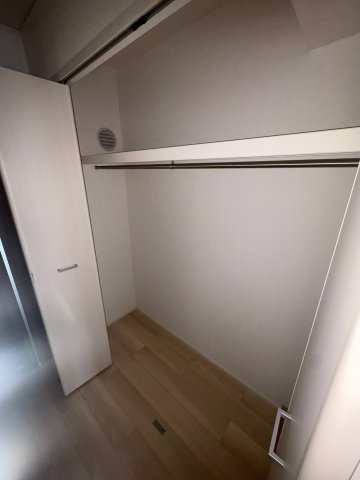 狛江市東和泉１丁目のアパートの収納