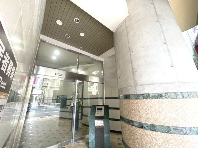 PHOENIX難波EASTのエントランス