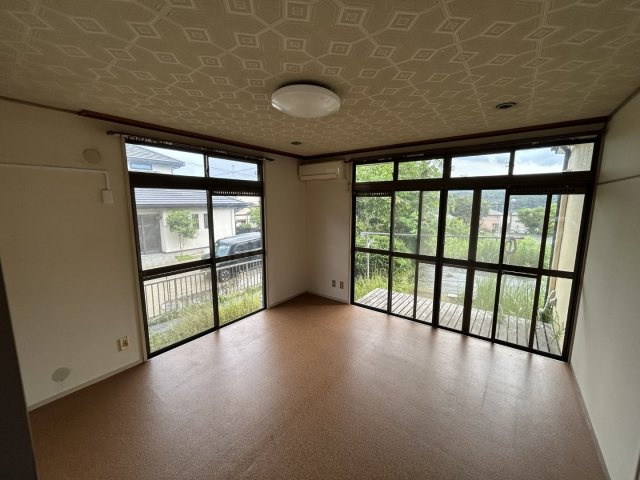 鳶尾4丁目Y戸建の洋室