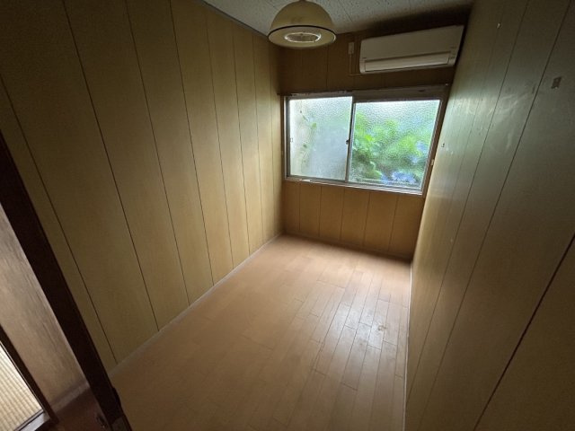 鳶尾4丁目Y戸建の洋室