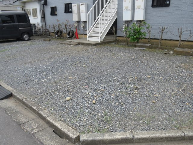 ラ・ポール的場A棟の駐車場