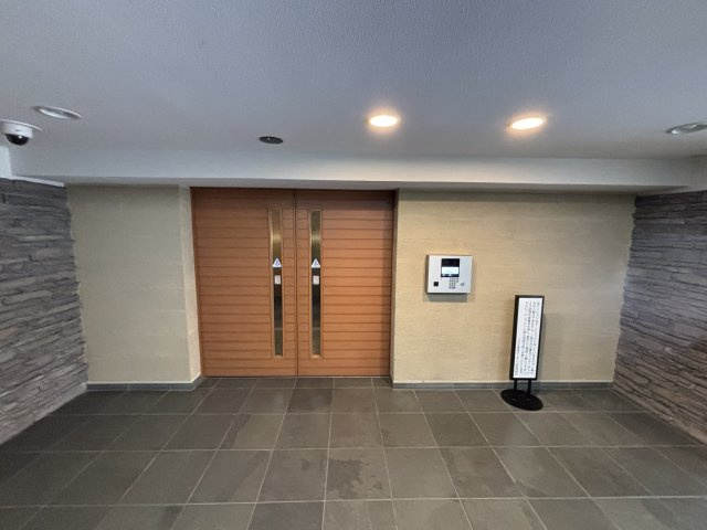 コスモ横濱ガーデン山のエントランス