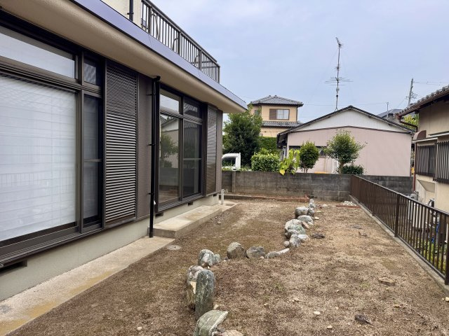 河輪町の庭|お庭は広々しており、ガーデニングをしたりペットと遊んだりできますね！