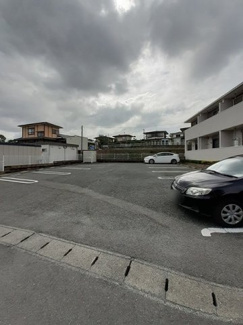【駐車場】 | グリーンヒルズ　きらら | 車をお持ちの方に嬉しい駐車場付きの物件です