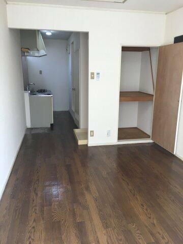 横浜市鶴見区市場西中町のアパートの内装