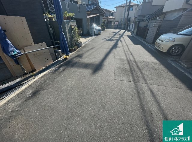 高槻市大塚町　第1期　新築一戸建ての前面道路含む現地写真|周辺は落ち着いた街並みの住宅地！子育てがしやすい住環境です！まだ未完成ですが、現地でしかわからない事もございます。是非一度ご覧ください。