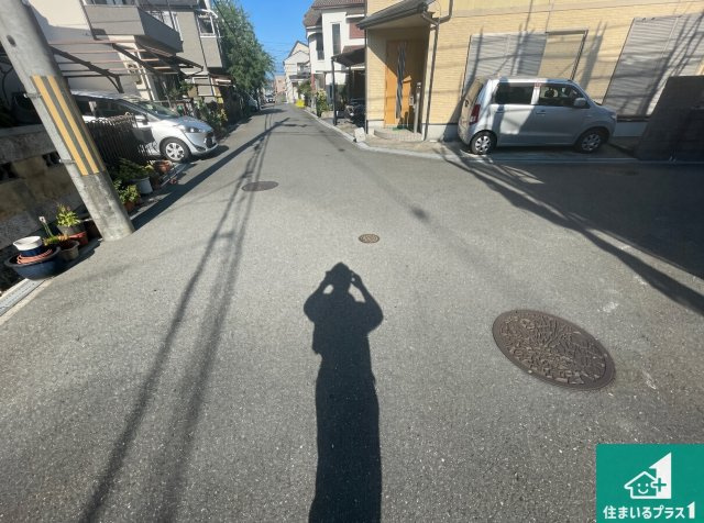 高槻市大塚町　第1期　新築一戸建ての前面道路含む現地写真|周辺は落ち着いた街並みの住宅地！子育てがしやすい住環境です！まだ未完成ですが、現地でしかわからない事もございます。是非一度ご覧ください。