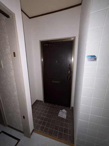 八尾マンションの玄関