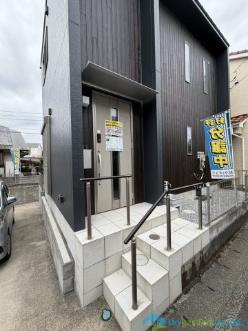 厚木市林4丁目　中古戸建の玄関