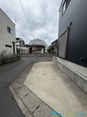 厚木市林4丁目　中古戸建の駐車場