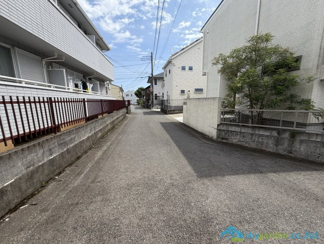 厚木市林4丁目　中古戸建の前面道路含む現地写真