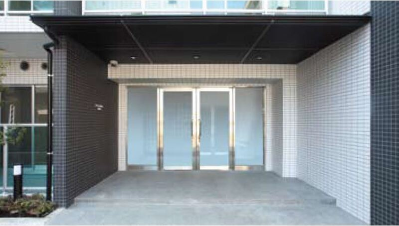調布市国領町４丁目の賃貸マンションのエントランス