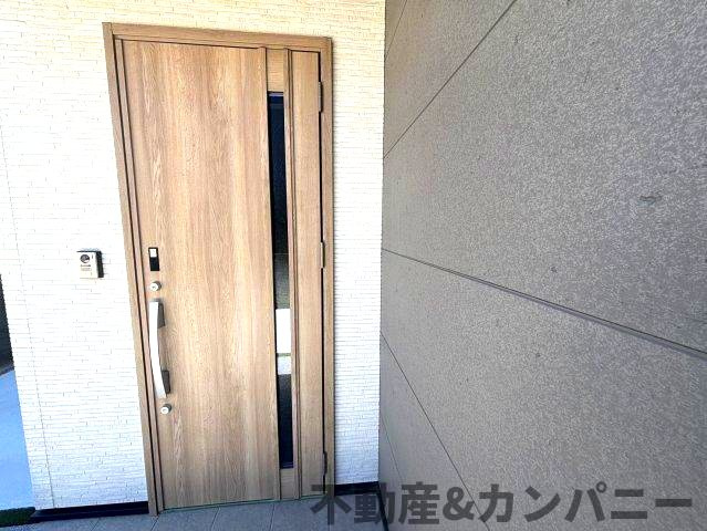 CS南斎院分譲住宅の玄関|明るい玄関です