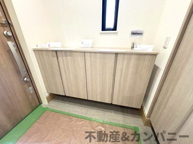CS南斎院分譲住宅の玄関|玄関収納です