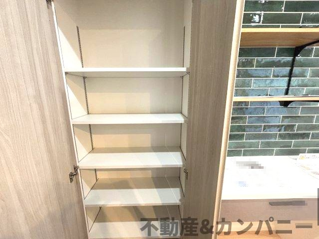 CS南斎院分譲住宅の収納|背面収納の横にも収納スペースがあります