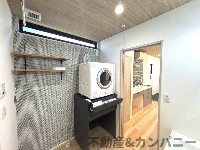 CS南斎院分譲住宅のその他|幹太くんの下には引き出し式の作業スペースがあります
ホスクリーン付きで干してたたんでしまうがここで完結します
