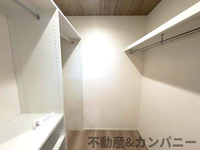 CS南斎院分譲住宅の収納|様々なものを収納できるウォークインクローゼットです