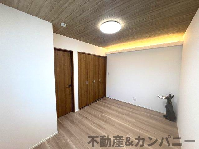 CS南斎院分譲住宅の洋室|間接照明が洋室を引き立てます