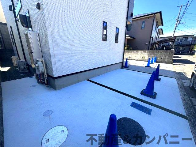 CS南斎院分譲住宅の駐車場|車をお持ちの方に嬉しい駐車場付きの物件です