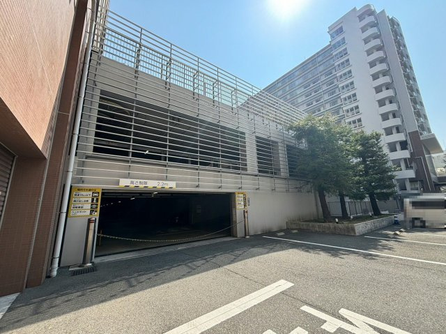 シーサイドレジデンスコスモスクエア駅前の駐車場|アジア太平洋トレードセンター（ATC）まで徒歩１４分！休日のお出掛けや普段のお買い物に便利ですね♪