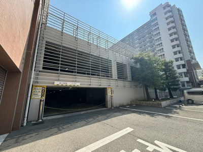 【駐車場】 | シーサイドレジデンスコスモスクエア駅前 | アジア太平洋トレードセンター（ATC）まで徒歩１４分！休日のお出掛けや普段のお買い物に便利ですね♪