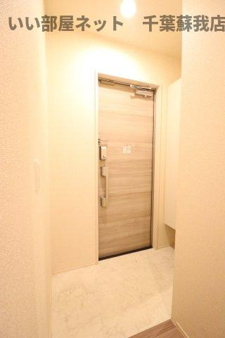 サンクレールＡＢ　Ａの玄関|収納もある玄関です