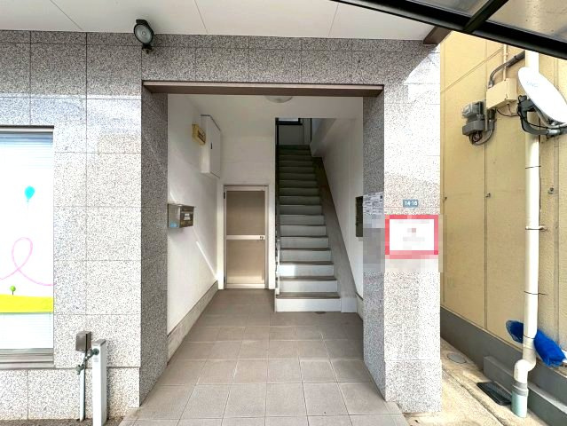 藤ヶ丘ＯＭＭビルのエントランス