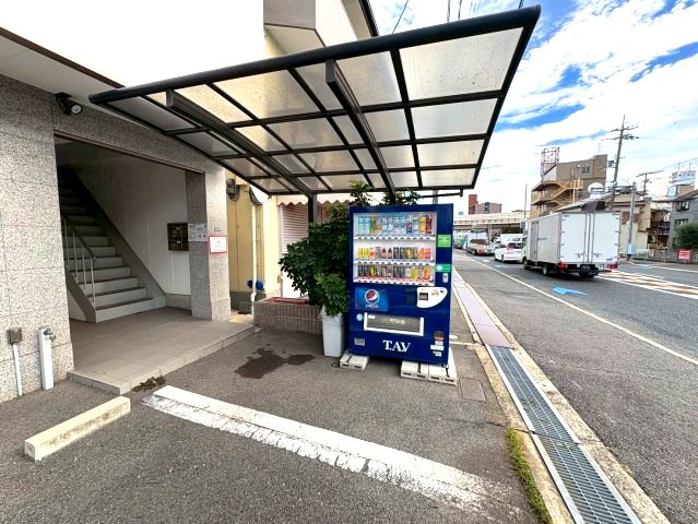 藤ヶ丘ＯＭＭビルのエントランス