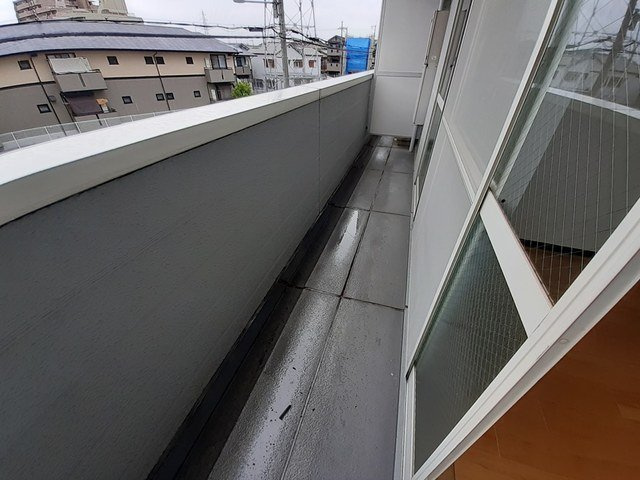 グラスガーデンⅡのバルコニー|バルコニーからの眺めを楽しみながら食事をしませんか