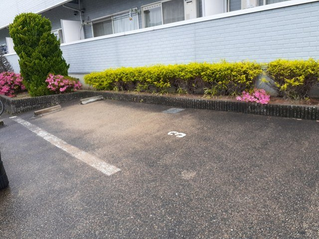グラスガーデンⅡの駐車場|カースペースがあります