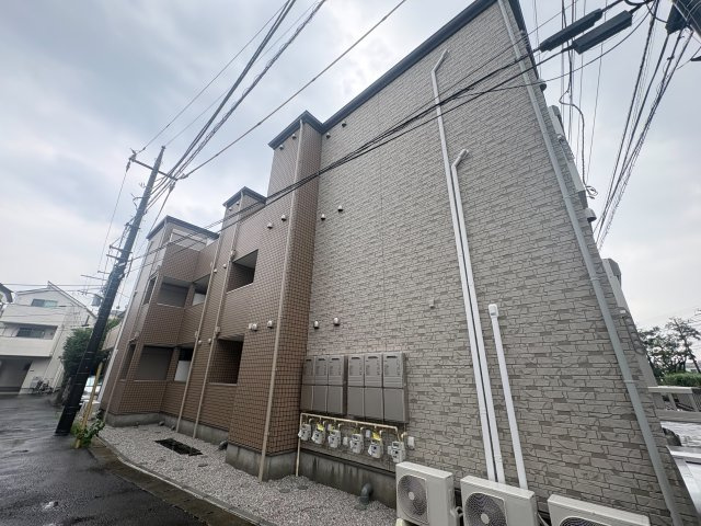 川崎市多摩区菅１丁目のアパートの外観