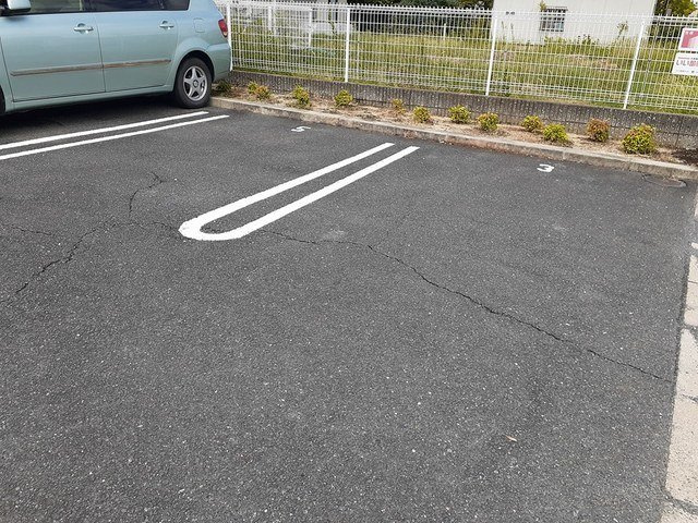 【駐車場】 | カサ　デ　フロール | 駐車場があります