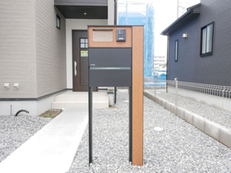 【庭】 | 中央市成島 オール電化新築戸建 全2棟 2号棟 南道路 車3 | 外構時完了済み