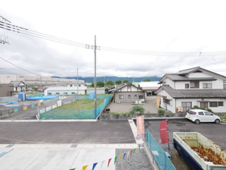 【展望】 | 中央市成島 オール電化新築戸建 全2棟 2号棟 南道路 車3 | バルコニーから南側を望む