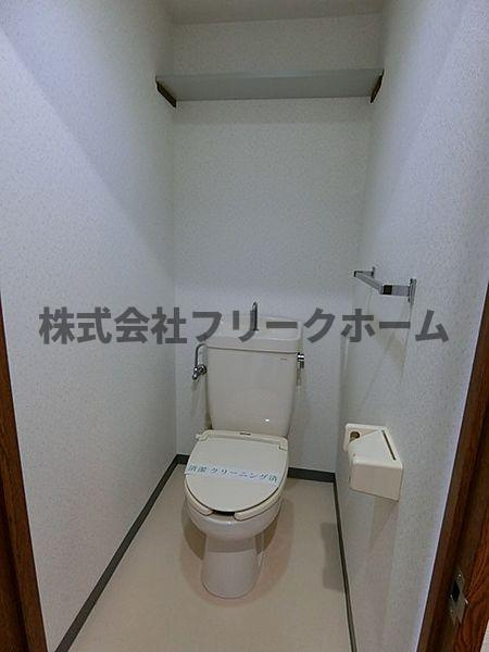 三鷹市深大寺２丁目の賃貸マンションのトイレ