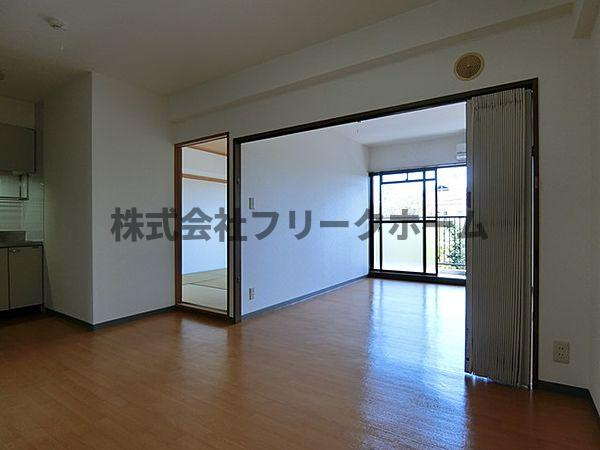 三鷹市深大寺２丁目の賃貸マンションの居間・リビング