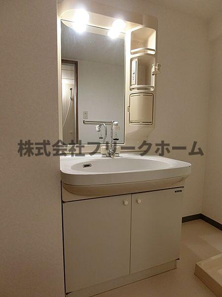 三鷹市深大寺２丁目の賃貸マンションの洗面所