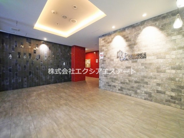 プレサンス谷町九丁目駅前のロビー
