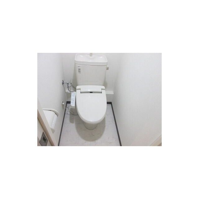 横浜市港北区小机町の賃貸マンションのトイレ