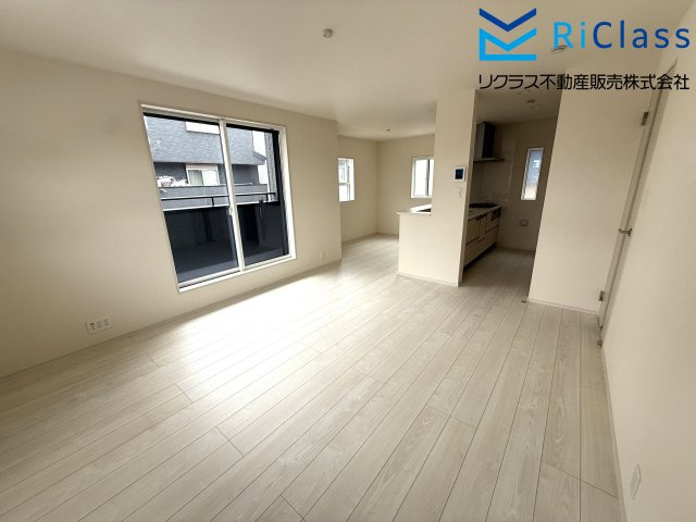 新築戸建　神戸市兵庫区菊水町4丁目11　２号棟の居間・リビング|ゆったりとしたリビングです