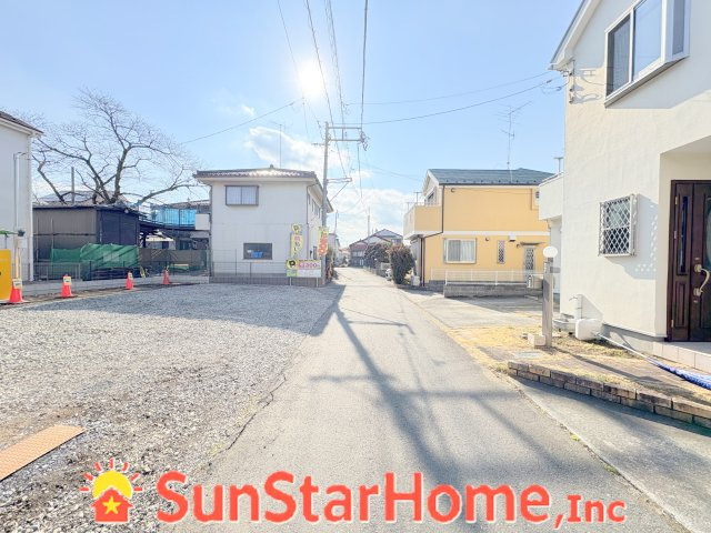 【サンスターホーム】青梅市野上町1丁目　免振新築戸建1邸の前面道路含む現地写真