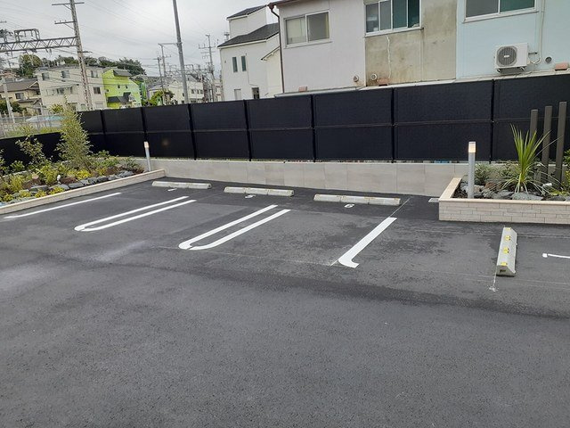 アンジュ　ド　ボヌール　香里園の駐車場|車をお持ちの方に嬉しい駐車場付きの物件です