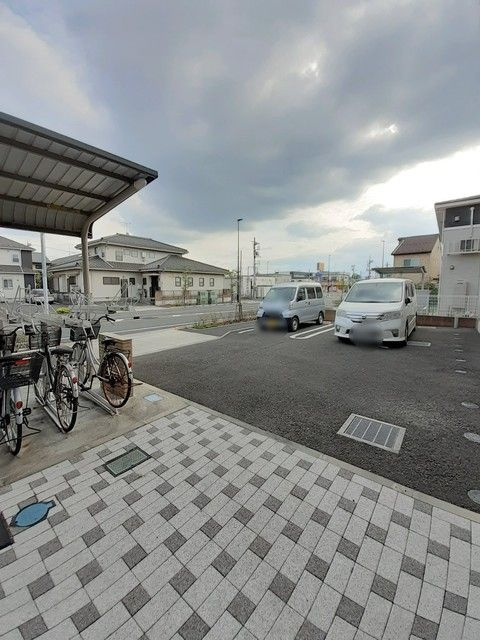 福生市志茂のアパートの駐車場