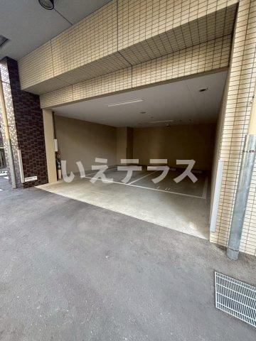 レオンコンフォート神戸駅前の駐車場