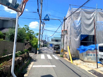 【前面道路含む現地写真】 | madre court日置荘西町5 | 物件に関するお問い合わせはお気軽にどうぞ。（2026年7月撮影）