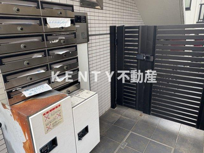 【エントランス】 | アニール | 建物の内部です