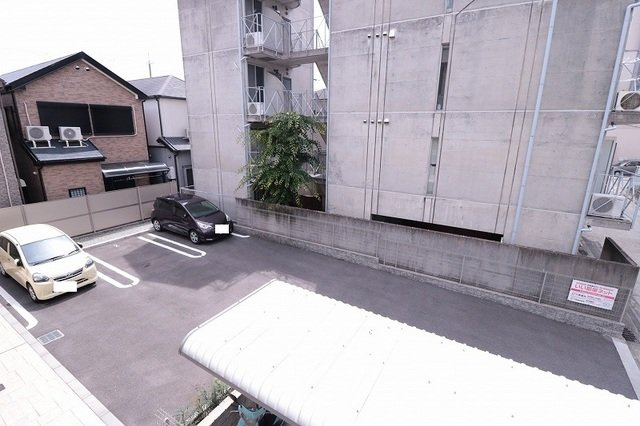 グレイス　大町の駐車場