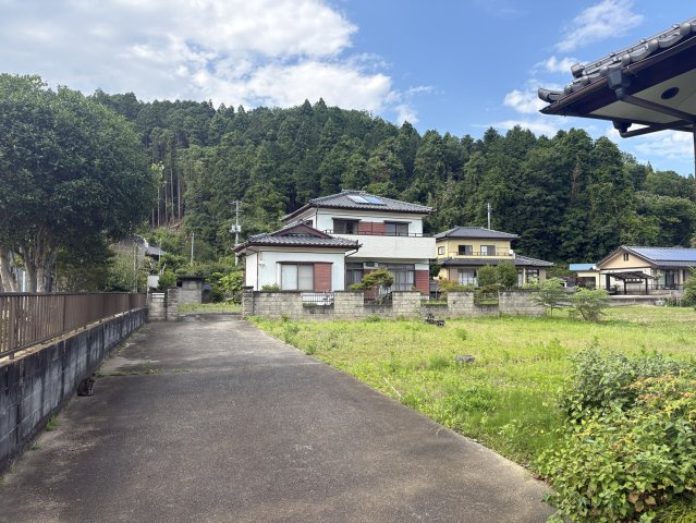 山田町蔵ノ内 中古一戸建ての前面道路含む現地写真